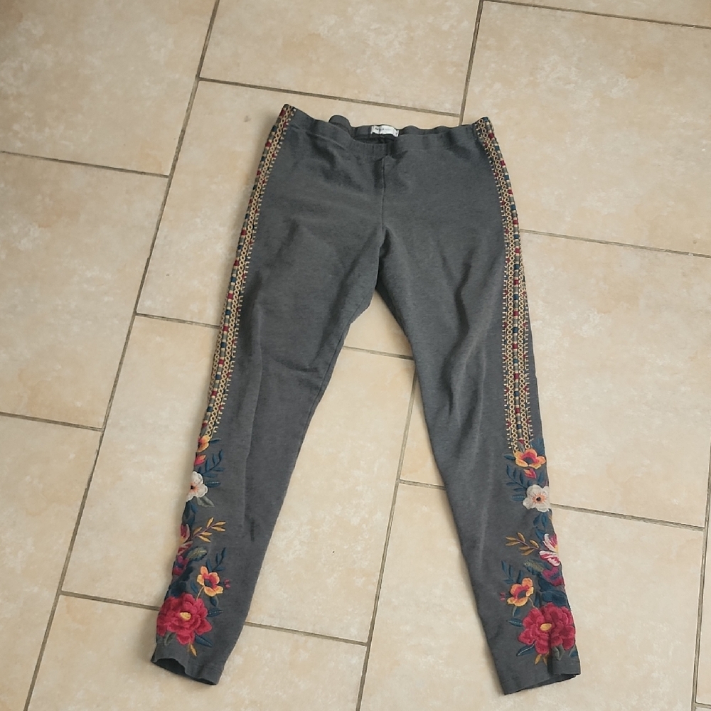 Johnny Was Gray Embroidered Floral Pants Size Small